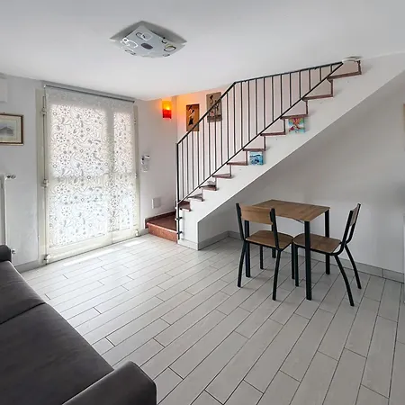 Appartamento Guesthost - Historic Center Two-levels Flat X6