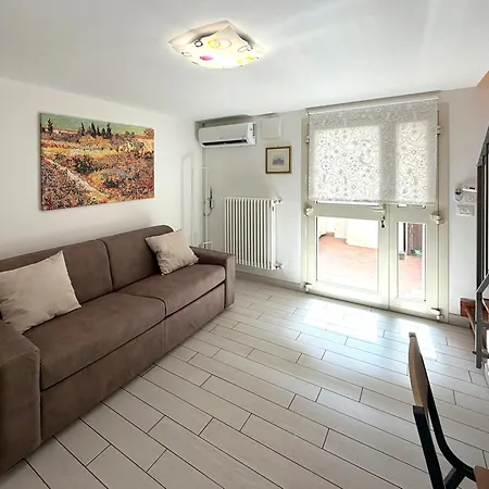 Appartamento Guesthost - Historic Center Two-levels Flat X6 *