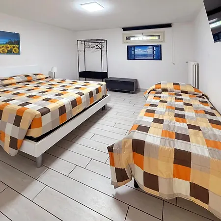 Guesthost - Historic Center Two-levels Flat X6 Appartamento *