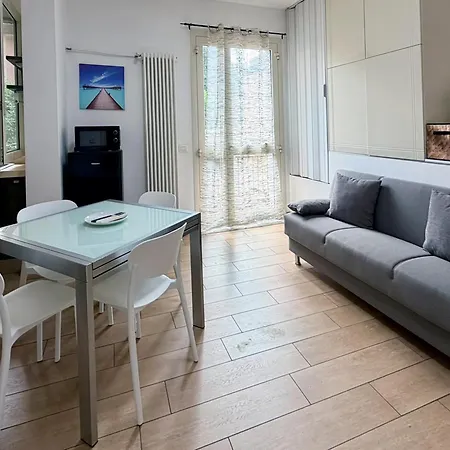 Guesthost - Historic Center Two-levels Flat X6 Appartamento