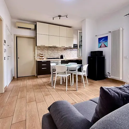 Appartamento Guesthost - Historic Center Two-levels Flat X6 *